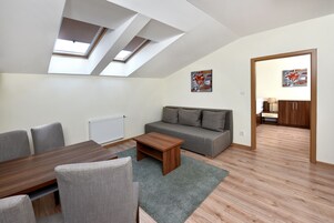 家庭公寓, 1 间卧室, 简易厨房 | 办公桌、遮光窗帘、免费 WiFi、床单