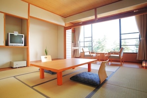 Traditional-Zimmer (Japanese Style) | Essbereich im Zimmer