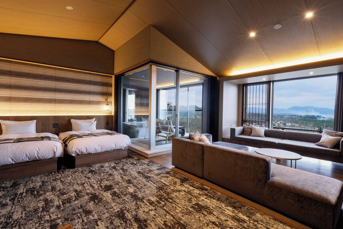 Rom – executive | Minibar, safe på rommet, skrivebord og blendingsgardiner