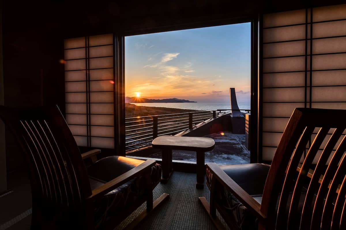 Chambre traditionnelle, vue sur la mer | Coffre-fort, accès au Wi-Fi (inclus), literie fournie