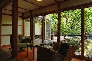 Lobby sitting area - Yuhigaura Onsen Ryotei KAI (Kyotango)