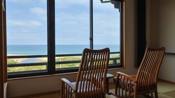 Chambre Tradition, vue mer | Coffres-forts dans les chambres, Wi-Fi gratuit, draps fournis