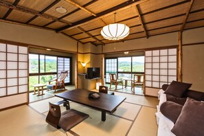 Traditional Room, River View | In-room safe, free WiFi, bed sheets