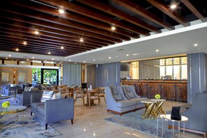 Lobby lounge - Hotel Dafam Pacific Caesar Surabaya (Surabaya)