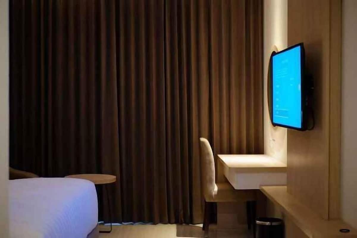 In-room safe, desk, iron/ironing board, free WiFi