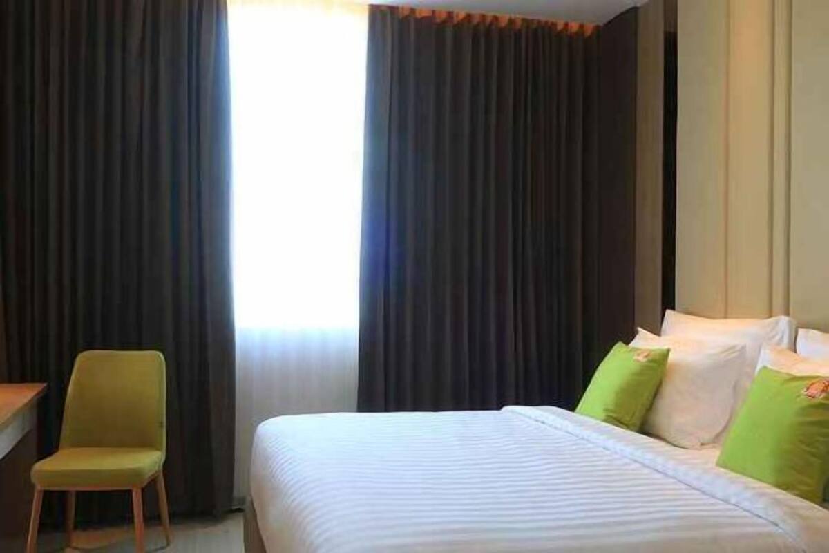 In-room safe, desk, iron/ironing board, free WiFi