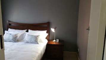 House, 2 Bedrooms | 2 bedrooms, desk, iron/ironing board, free WiFi