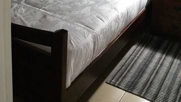 House, 2 Bedrooms | 2 bedrooms, desk, iron/ironing board, free WiFi