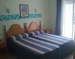 Habitación doble | Ropa de cama de alta calidad, escritorio, sistema de insonorización