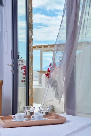 Premium bedding, pillow-top beds, minibar, in-room safe