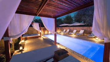 Outdoor pool, pool umbrellas, sun loungers