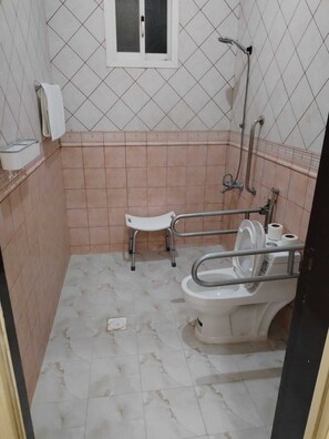 Shower, free toiletries, towels - Al Eairy Furnished Apartments Hail 1 (Ha'il)