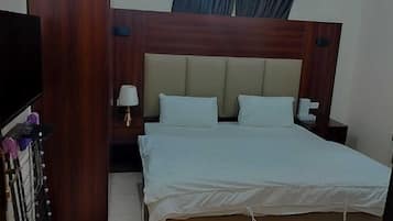 Basic Single Room | Desk, free WiFi