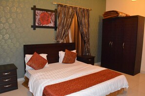 Apartment, 2 Bedrooms | Living room | 32-inch LCD TV with satellite channels, TV