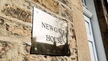 Mặt tiền nơi lưu trú