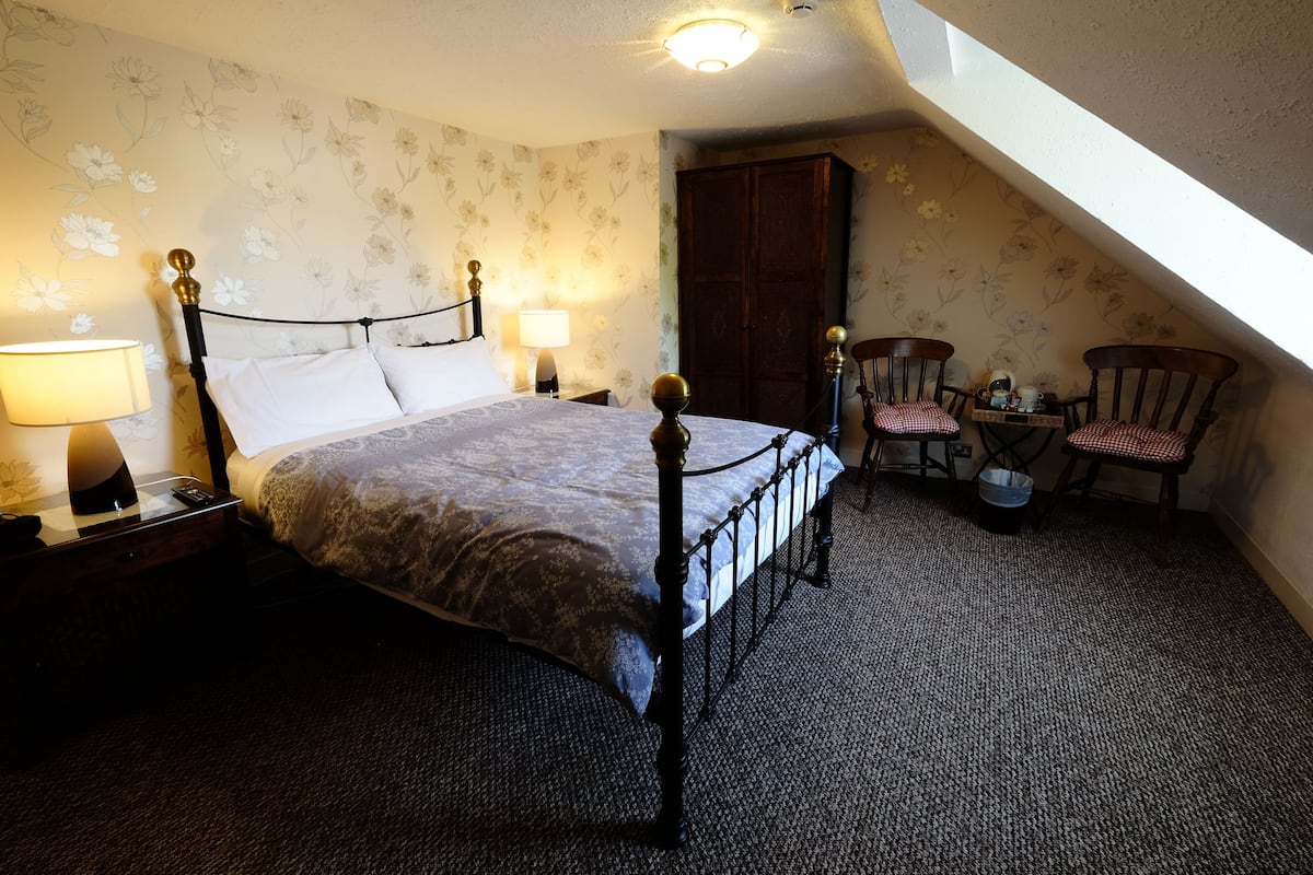 Double Room | Free WiFi, bed sheets