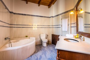 Villa, 5 Bedrooms | Bathroom | Free toiletries, hair dryer, slippers, towels