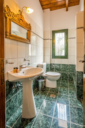 Bathroom - Villa Niriis (Lefkada)