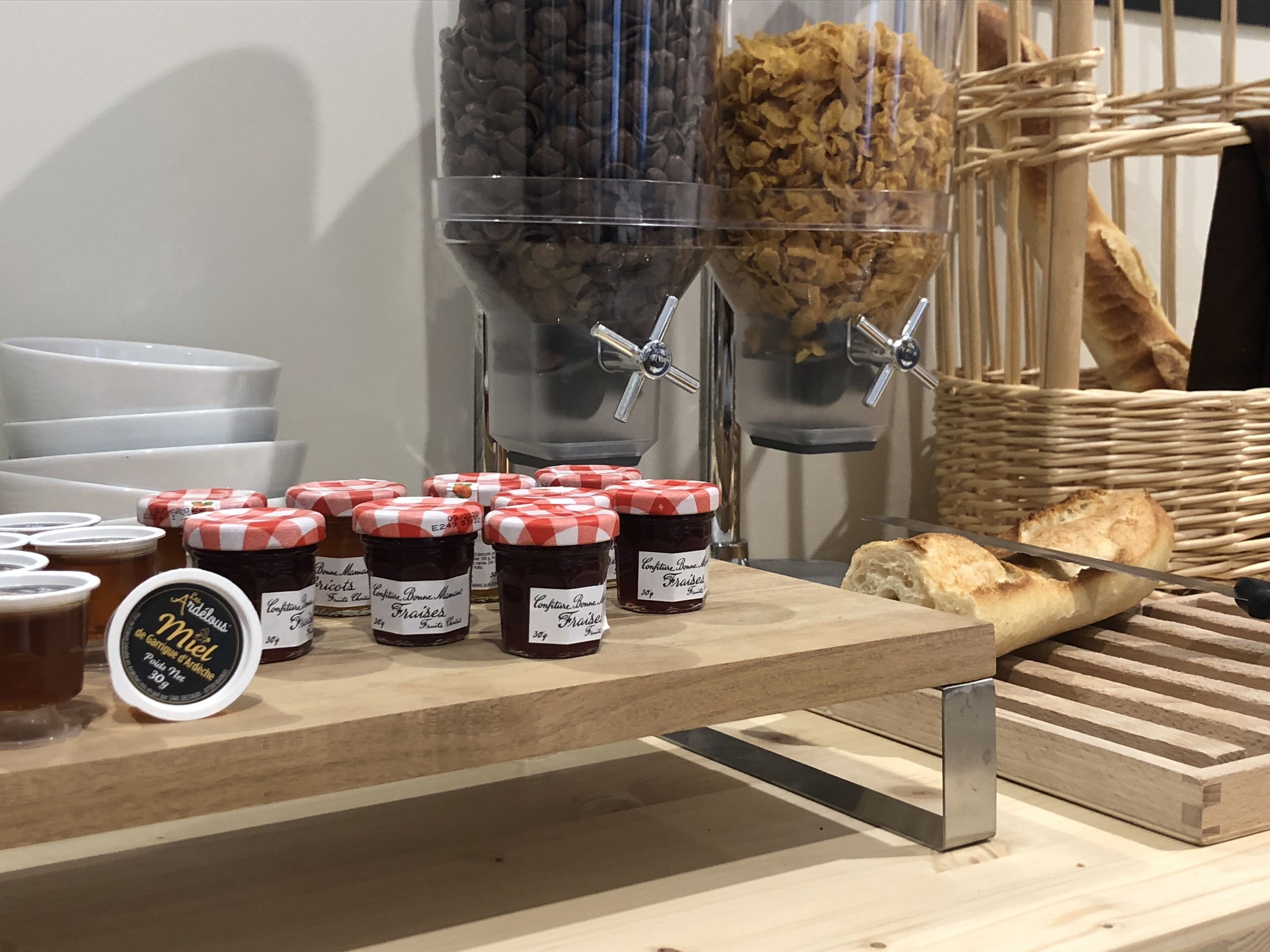 daily buffet breakfast (eur 11.00 per person)