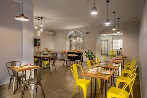 Desayuno buffet todos los días (con cargo)