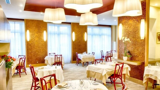 Lunch and dinner served - Hôtel Restaurant Le Parc (Moulins)