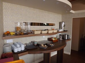 Déjeuner et dîner servis sur place