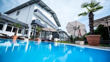 Indoor pool, outdoor pool