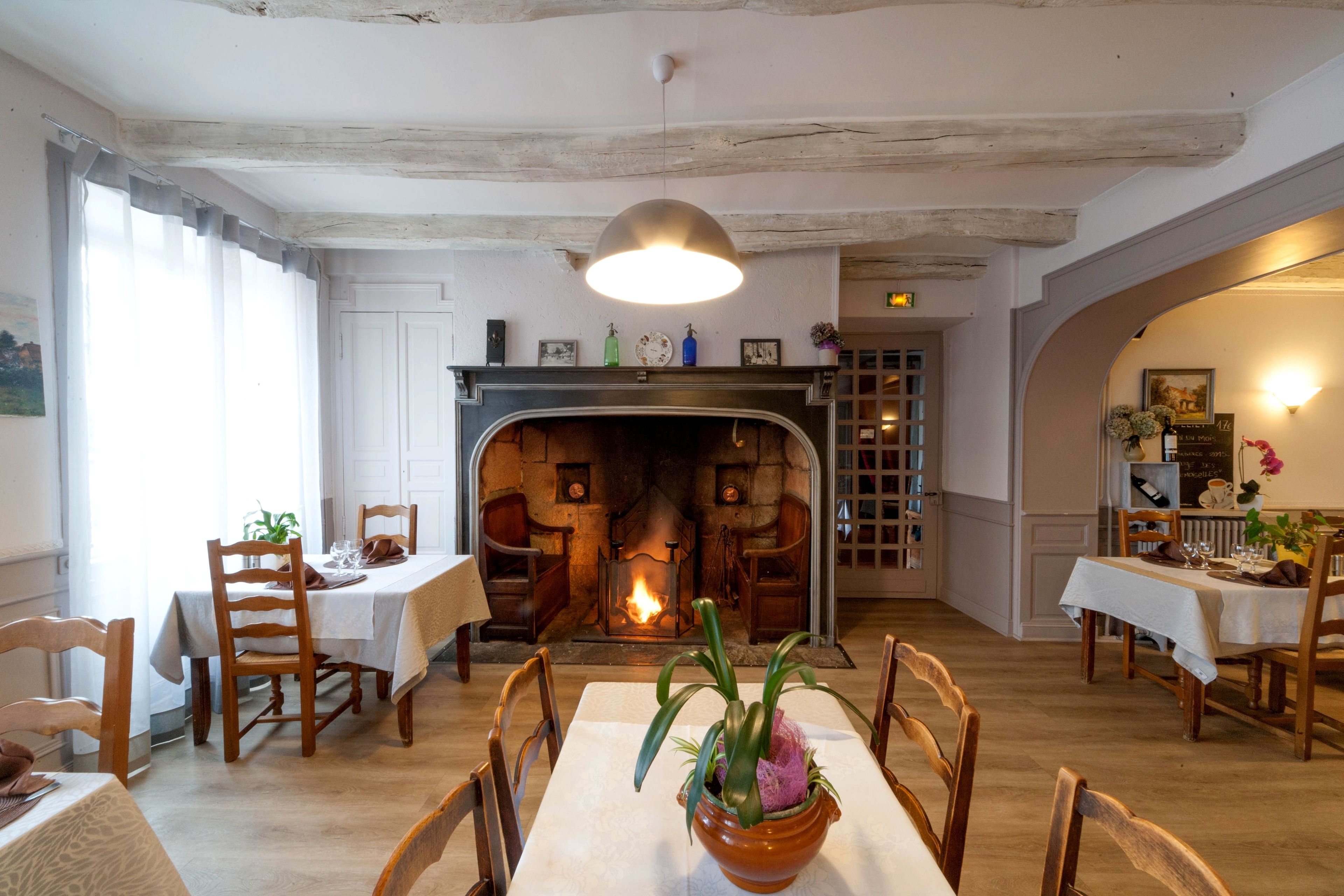 lunch and dinner served, french cuisine