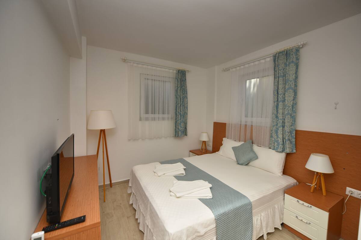 Een minibar, een kluis op de kamer, een bureau, gratis wifi