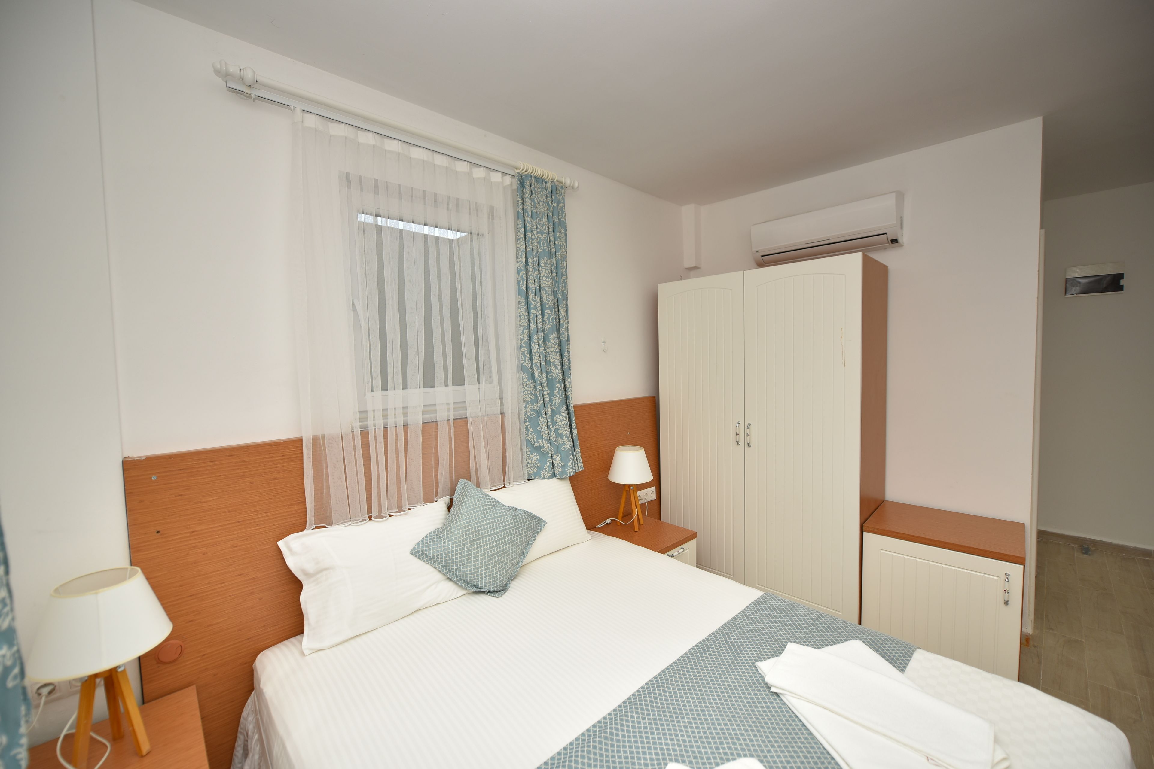 minibar, in-room safe, desk, free wifi