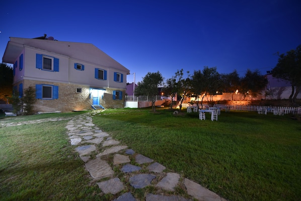 Front of property - evening/night - Garden Ada Hotel (Bozcaada)