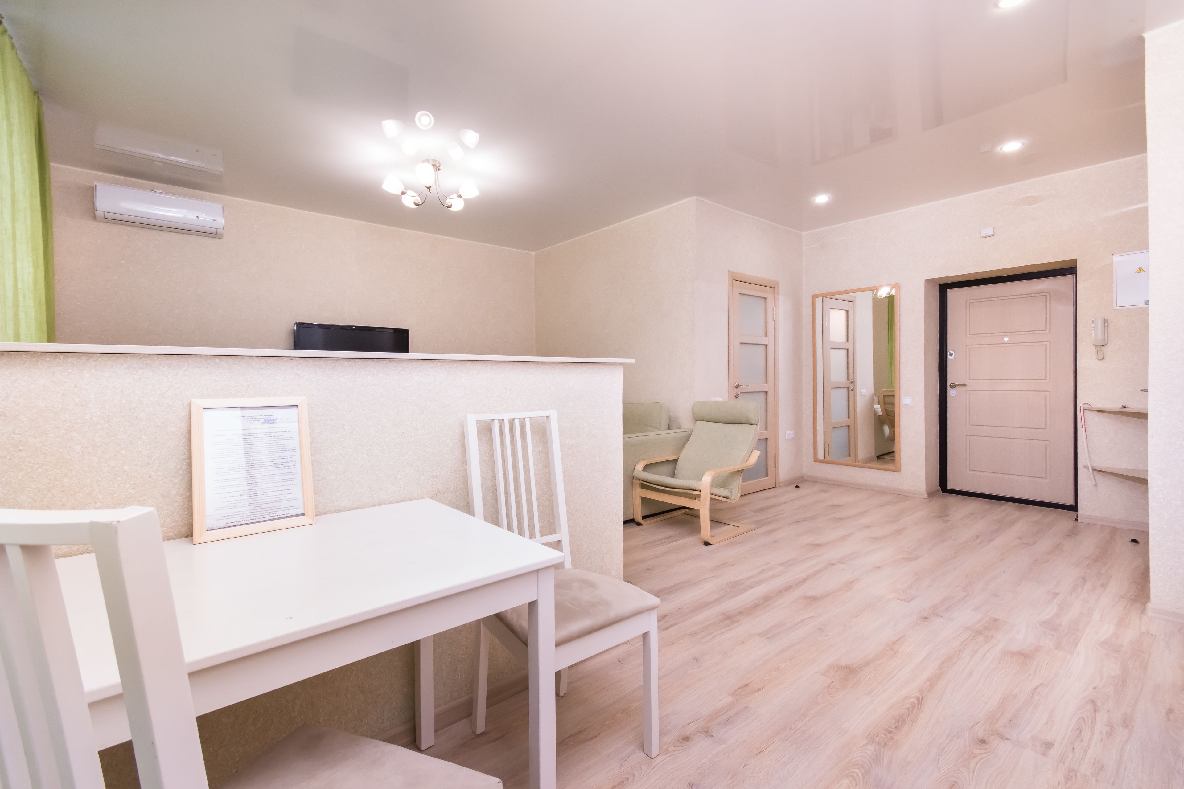 Superior-studio, keittiö | Olohuone | Plasmatelevisio