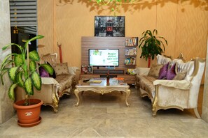 Lobby lounge