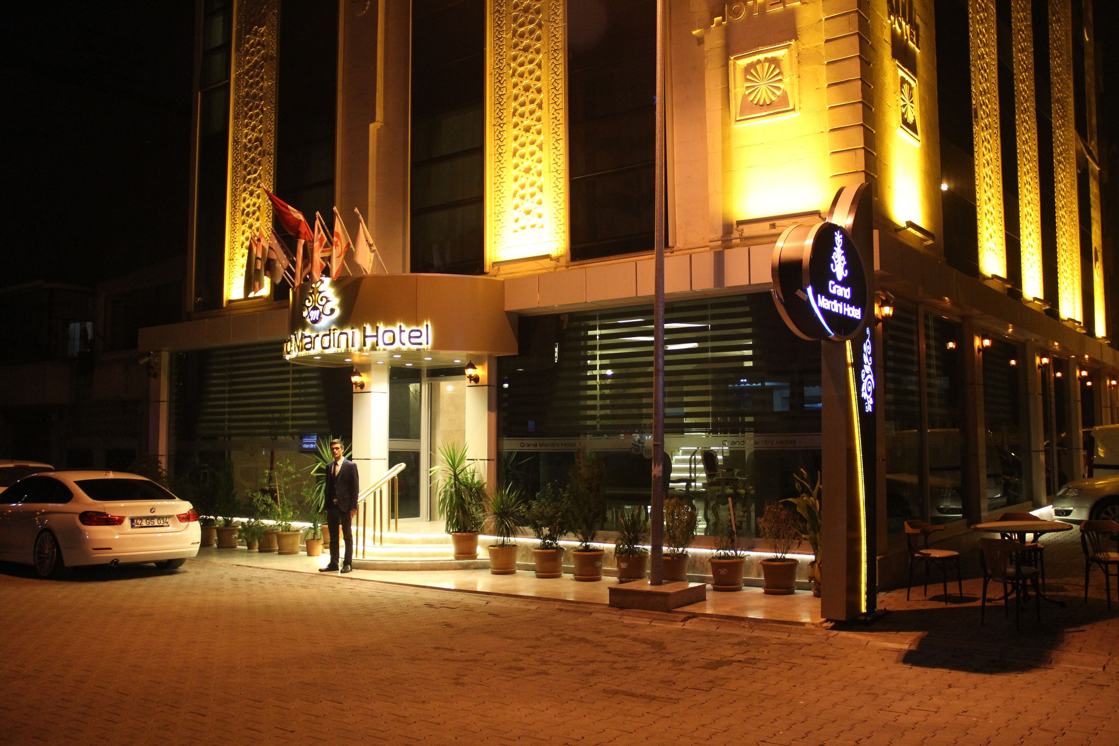 Mặt tiền nơi lưu trú - ban đêm