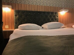 Minibar, una cassaforte in camera, una scrivania, insonorizzazione