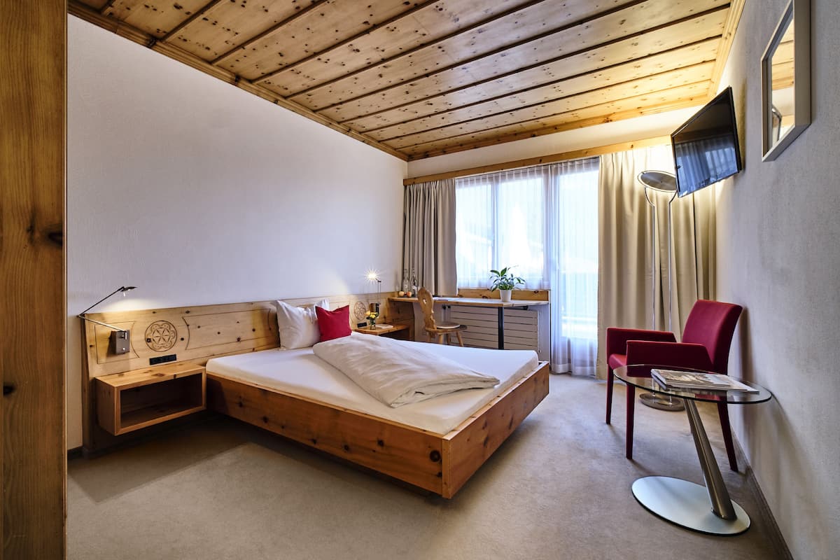 Doppia Comfort, vista lago | Biancheria da letto di alta qualità, una cassaforte in camera