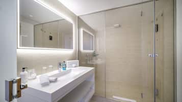 Suite | Bathroom shower