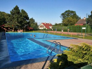 Outdoor pool, pool loungers - Penzion Slatina (Lipova-Lazne)