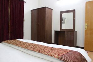 Mørklægningsgardiner, gratis Wi-Fi, sengetøj