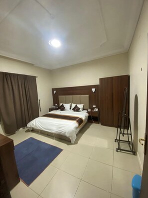 Blackout curtains, free WiFi