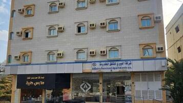 Vista frontal de la propiedad