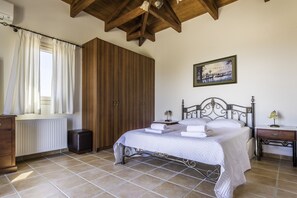 Villa, 2 slaapkamers | 2 slaapkamers, een kluis op de kamer, een strijkplank/strijkijzer