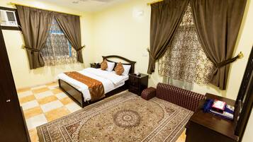 Blackout drapes, free WiFi