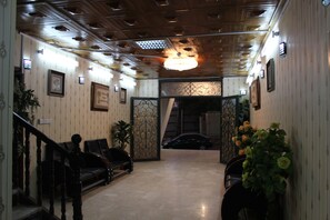 Lobby sitting area - Al Eairy Furnished Apartments Al Baha 4 (Al Baha)