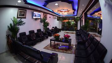 Área de estar no saguão