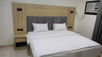 Cortinas blackout, insonorización, wifi gratis y ropa de cama