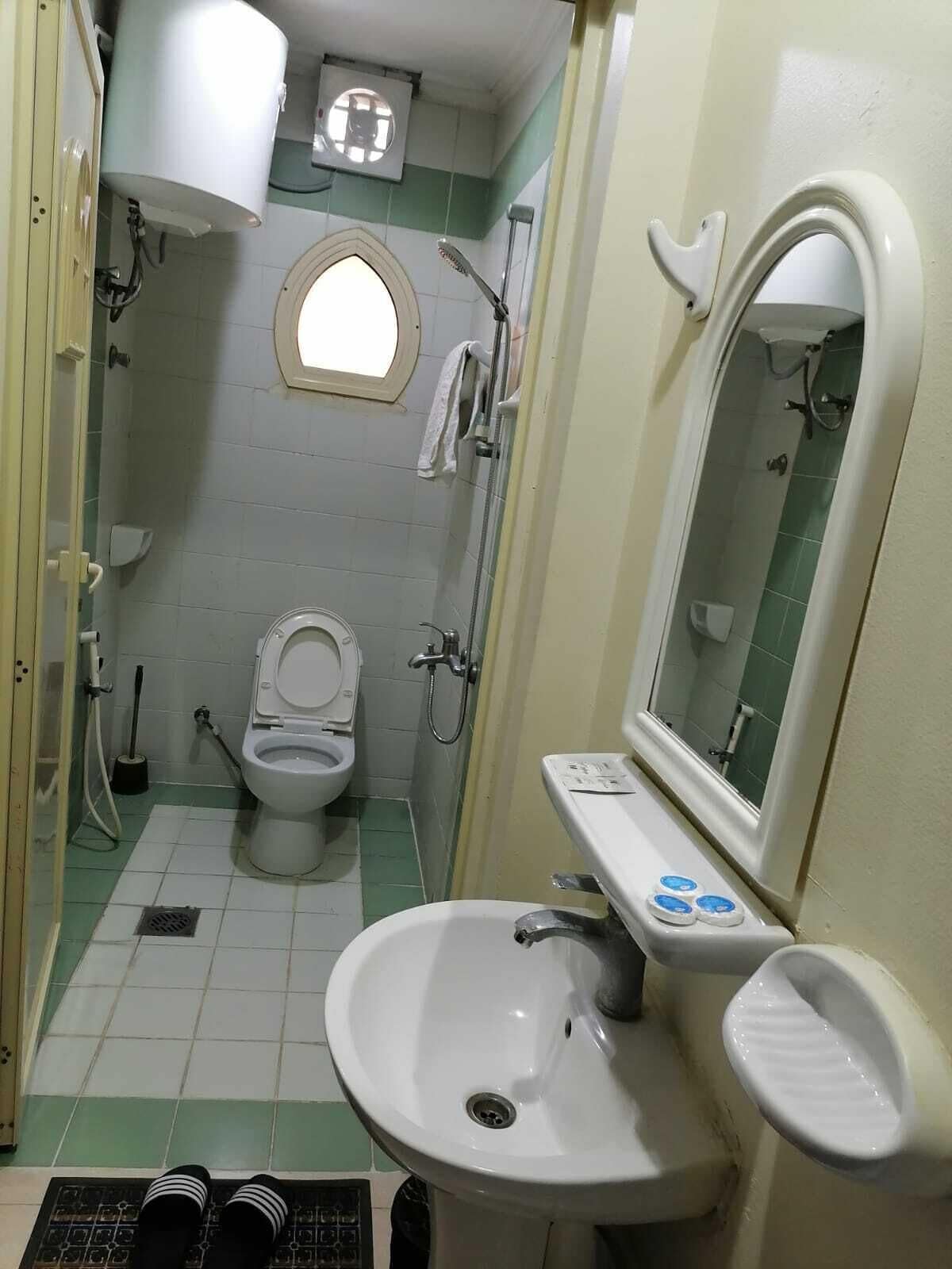 Apartment, 2 Bedrooms | Bathroom | Shower, free toiletries, towels