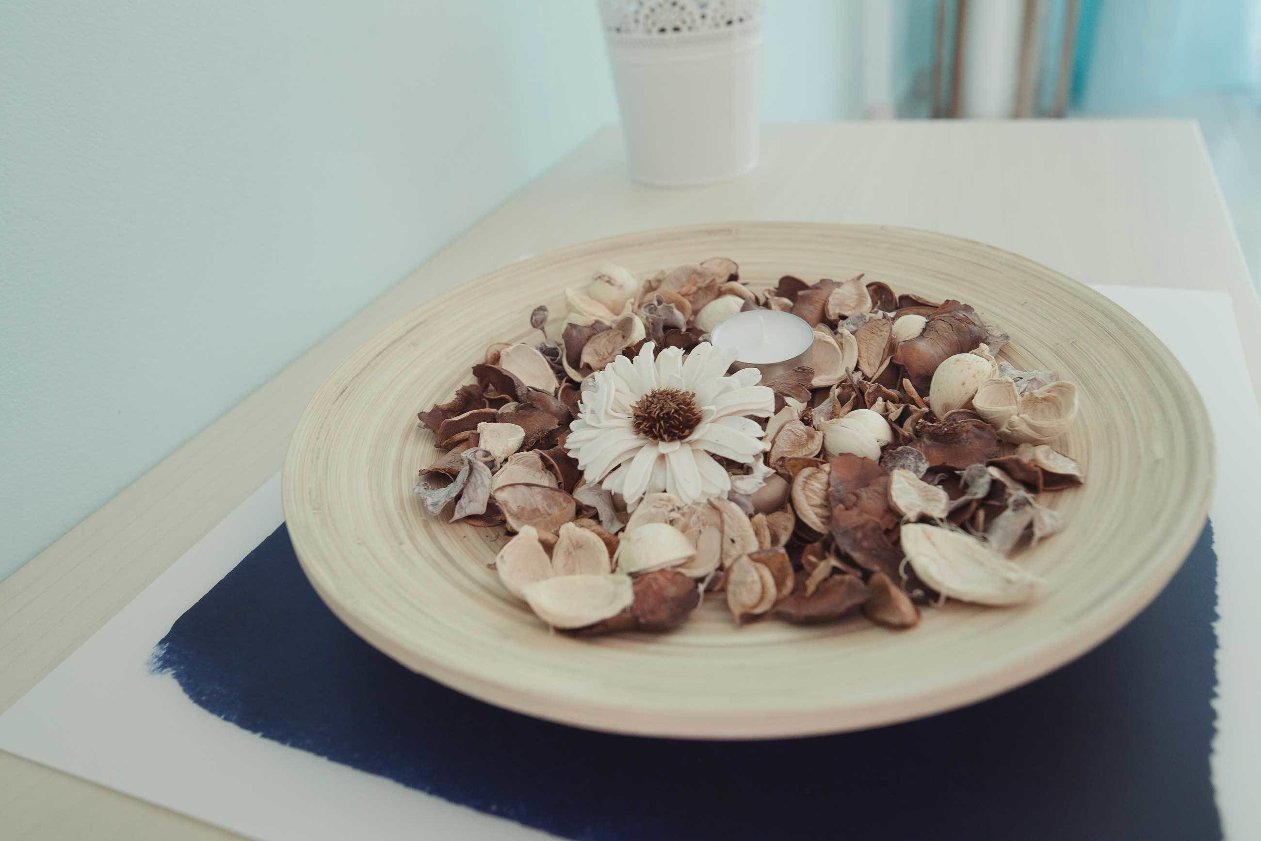 family room, sea view | living area | led tv