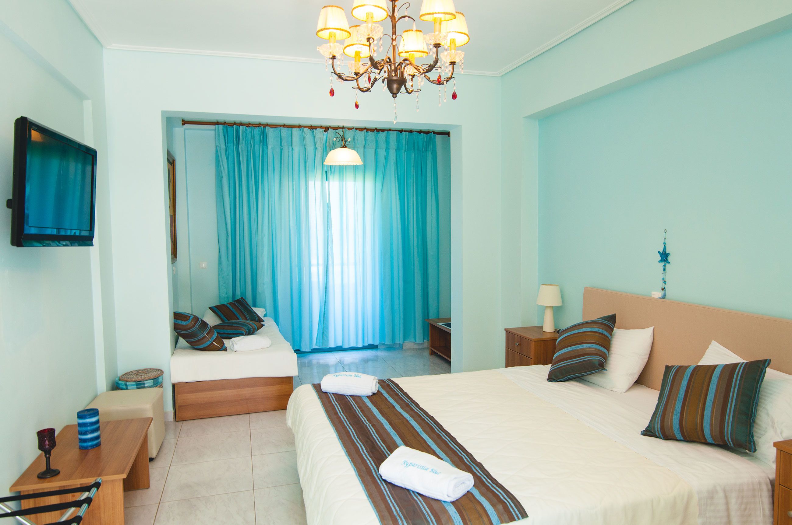 Premium bedding, in-room safe, desk, blackout drapes