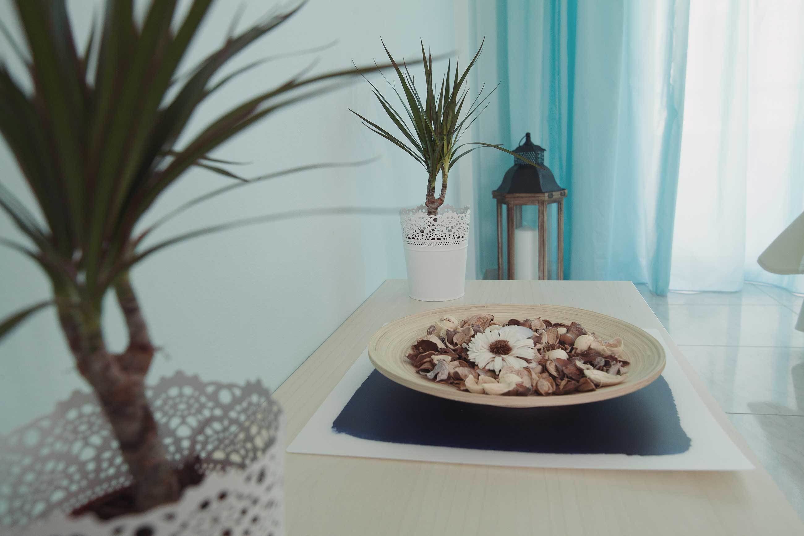 family room, sea view | living area | led tv